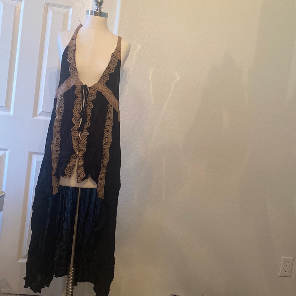 Urban Outfitters high low top NWT